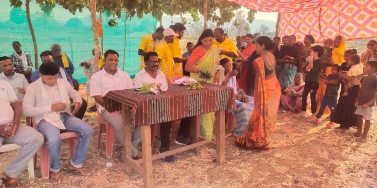 काँग्रेसनेते अजयभाऊ कंकडालवार यांचा हस्ते भव्य ग्रामीण क्रिकेट स्पर्धेचे उदघाटन.