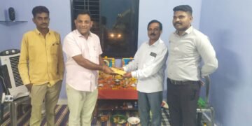 माजी जि.प.अध्यक्ष अजयभाऊ कंकडालवार यांनी गृहप्रवेश कार्यक्रमाला  आवर्जून उपस्थित .