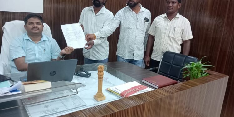 नारायणपूर ते रंगय्यापल्ली रस्त्याच्या दुरुस्तीसाठी नागरिकांचा संताप.