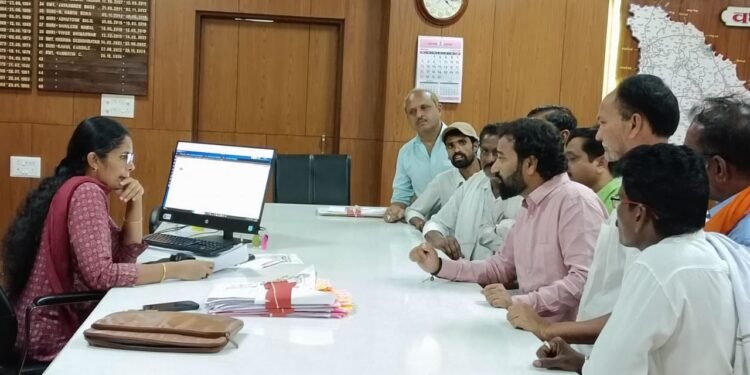 समुद्रपूर तालुक्यात कुकुटपालन पोल्ट्रीफार्म मुळे नागरिकांना आरोग्य धोक्यात परवानगी तात्काळ रद्द करा.