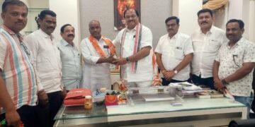 वर्धा जिल्ह्यात शिवसेना गटाला मोठा धक्का, शिवसेना नगरसेवकाचा भारतीय जनता पार्टीत जाहीर प्रवेश.