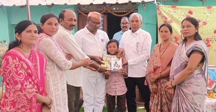 श्रद्धांजली व पुण्यस्मरण सोहळ्या निमित्त पिंगे परिवाराने आयोजित केला प्रबोधन मेळावा, ग्रामगीता ग्रंथाचे केले वितरण.