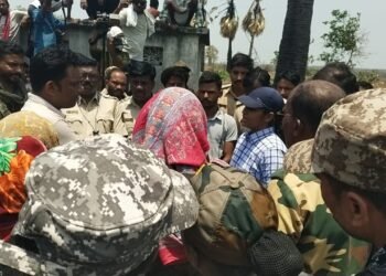 भिमरगुडा येथील वनजमिनीवरील अतिक्रमण हटविण्याची कारवाई तूर्तास स्थगित.