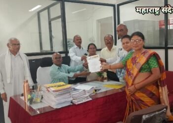 प्रि पेड इलेक्ट्रीक मिटर लावने बंद करा वंचित चे उपविभागीय अधिकारी सावनेर मार्फत राज्यपाल व मुख्यमंत्री यांना निवेदन