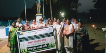 वंचित बहुजन महिला आघाडी बल्लारपूर तर्फे जम्मू काश्मीर येथिल पहलगाम येथे भारतीय पर्यटकांवर झालेल्या आतंकवादी हमला निषेधार्थ आणि  त्यांना श्रद्धांजली अर्पण.   कँडल मार्च आयोजन करण्यात आले.