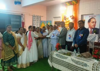 दीक्षाभूमी देसाईगंज येथे महामानवाचा ७१वा पदस्पर्श दिन संपन्न.