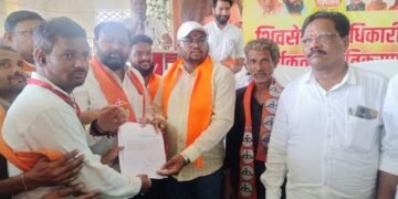 राजाराम येथील दलित वस्तीत नवीन जनित्र बसवून  विद्युत समस्या दूर करा. शिवसेना युवनेते संदीप कोरेत यांच्याकडे निवेदन.