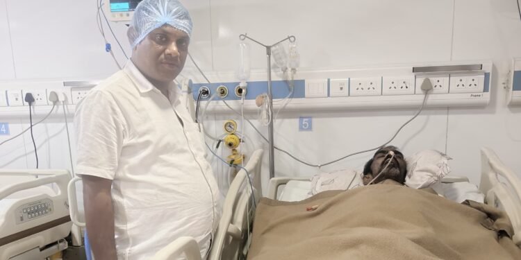 कर्तव्यदक्ष कर्मचाऱ्याचा उपचारासाठी माणुसकीचा पुढाकार : माजी जि.प.अध्यक्ष अजय कंकडालवार यांची संवेदनशीलता आणि सामाजिक बांधिलकीचा स्तुत्य आदर्श.