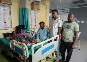 गोविंदगाव व वेलगूर येथील गँभीर जखमी ना दिली शिवसेना तालुका अध्यक्ष प्रफुल येरणे यांची रुग्णाना भेट.