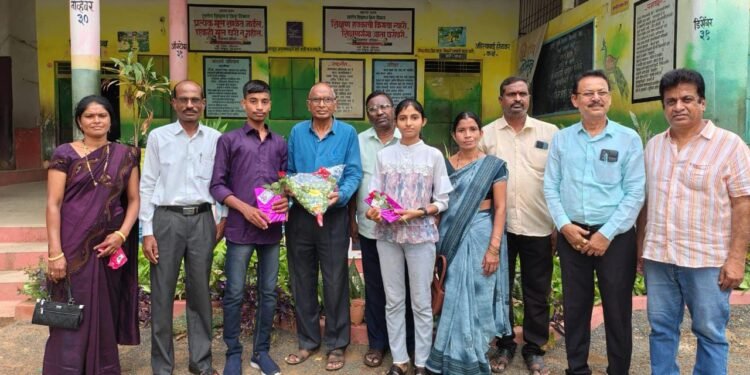 आदर्श हायस्कूल राजुरा शाळेची इयत्ता दहावीची उत्कृष्ट निकालाची परंपरा कायम.