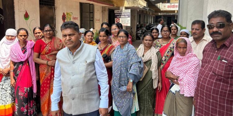 पाण्याचा समस्या बाबत डाॅ. उमेश वावरे यांनी दिले मुख्यधिकारी नगर परिषद हिंगणघाट यांना निवेदन.