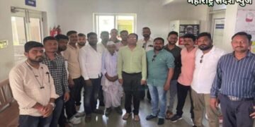 पुलगावात गावात विहिरीसाठी नोटाच्या बंडल घेऊन शेतकरीच्या आंदोलन.