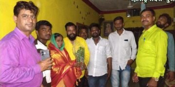 हिंगणघाट: महिलेने वयाच्या 67 वर्षी जिद्दीने 10 वीची परीक्षा केली उत्तीर्ण, शिवसेना पक्षातर्फे राहत्या घरी जाऊन केला सम्मान.