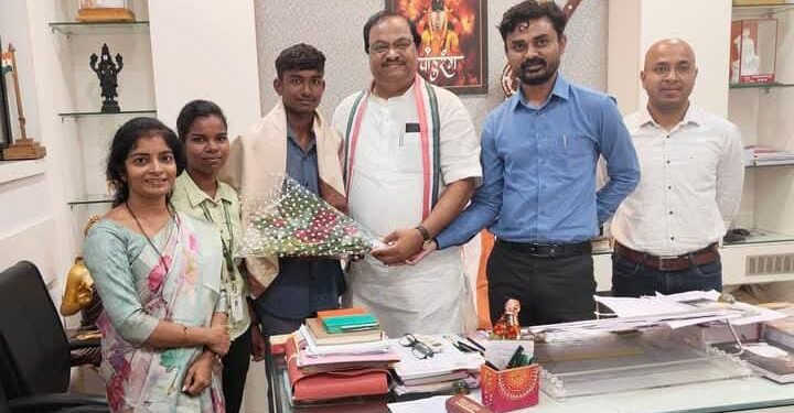 दत्तकाने घडवलेले भविष्य: अनाथांना मिळाले नवे पंख, आमदार समीर कुणावार यांनी केला हृदय सत्कार