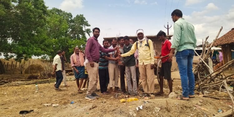 शिवसेना युवानेता संदीप भाऊ कोरेत यांना निवेदन देताच आठ दिवसात राजाराम येथे दलित वस्तीत नवीन जणीत्रचे कामाला सुरुवात.