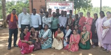 33 वर्षांनी एकत्रित आले सास्ती गावातील विध्यार्थी, मध्य चांदा वनविभागाच्या निसर्ग निर्वाचन केंद्र परिसरात स्नेहमिलन सोहळा संपन्न.