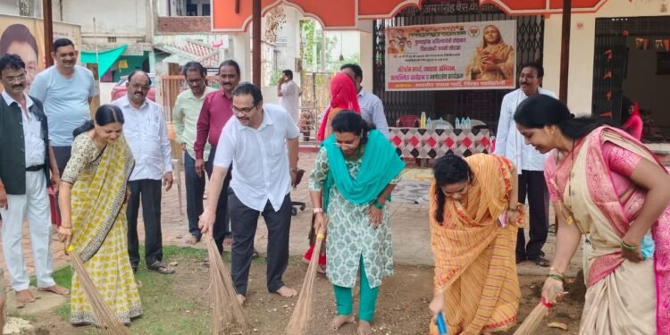 पुण्यश्लोक अहिल्याबाई होळकर यांच्या 300 व्या जयंतीनिमित्त पंचवटी नगर, गडचिरोली येथे मंदिर स्वच्छता, महाजलाभिषेक व महापूजा संपन्न.