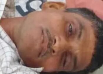 बीड जिल्यातील अंबाजोगाई बस स्थानकात प्रवाशाला बसने चिरडले.