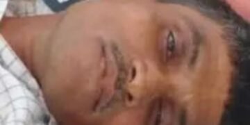 बीड जिल्यातील अंबाजोगाई बस स्थानकात प्रवाशाला बसने चिरडले.