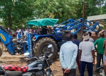 कळमेश्वर ब्राह्मणी नगर परिषदेची दुसऱ्याही दिवशी अतिक्रमण हटाव मोहीम.