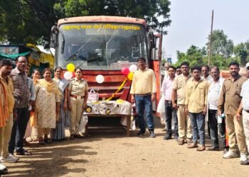 राजुरा आगारातर्फे बस स्थानकात राज्य परिवहन महामंडळाचा ७७ वा वर्धापन दिन उत्साहात साजरा.