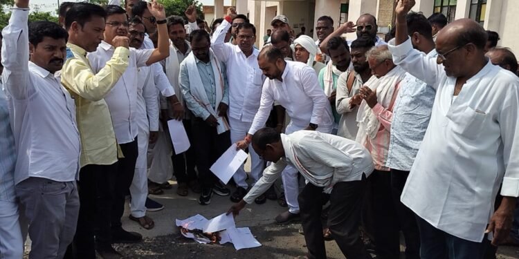 कृषी पंपसाठी डिमांड भरूनही शेतकरी वंचित;