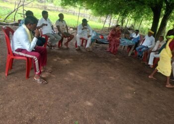 अहेरी तालुक्यातील अति दुर्गम भागात कुर्ता गावाला डॉ,मिताली ताई हर्षवर्धन बाबा आत्राम यांची भेट.