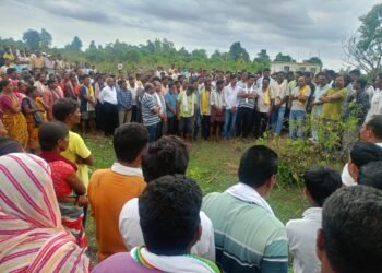 समय्या कुळमेथे हे अनंतात विलीन अंत्य विधीत फार मोठा जनसमुदाय.