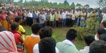 समय्या कुळमेथे हे अनंतात विलीन अंत्य विधीत फार मोठा जनसमुदाय.