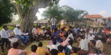 आमच्या गावाला रस्ता द्या हो शेवारी गावातील अनेक समस्या सोडविण्यासाठी संदीपभाऊ कोरेत यांना गाव वासियांचे साकडे.