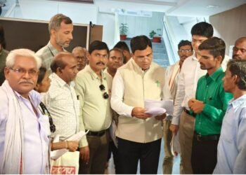 गडचिरोली शहरातील बेघरधारकांना जागेचे पट्टे द्या.