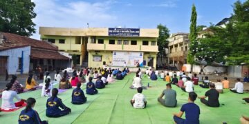 जवाहर कन्या विद्यालय सावनेर येथे 11 वा आंतरराष्ट्रीय योग दिन समारंभ संपन्न.