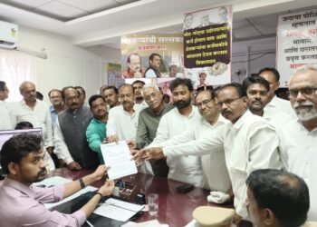 शेतकऱ्यांची सरसकट कर्जमाफी करून शेतकऱ्यांचा सातबारा कोरा करा. उपविभागीय कार्यालयावर राष्ट्रवादी काँग्रेस (शप) पक्षाची धडक.