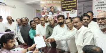 शेतकऱ्यांची सरसकट कर्जमाफी करून शेतकऱ्यांचा सातबारा कोरा करा. उपविभागीय कार्यालयावर राष्ट्रवादी काँग्रेस (शप) पक्षाची धडक.