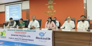 जिल्हाधिकारी कार्यालय वर्धा येथे स्वास्थ वृक्ष फाउंडेशन, कॅन्सर कवच द्वारा कॅन्सर वॉकसिन कार्यक्रमा संदर्भात बैठक