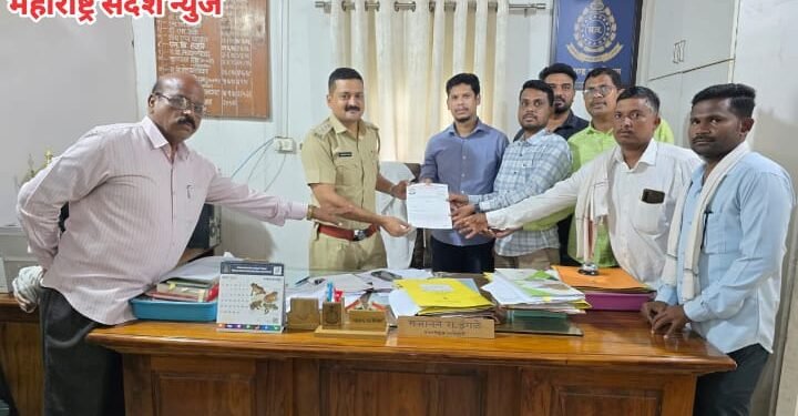 युवक काँग्रेसचे वनपरिक्षेत्र अधिकाऱ्यांना निवेदन, वन्यप्राण्यांमुळे नुकसानग्रस्त शेतकऱ्यांना तातडीने नुकसान भरपाई द्या: शंतनु धोटे.