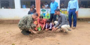 केंद्रीय रिजर्व पोलीस बल A/191 आणि शाळेतील विद्यार्थ्यांना केला बुर्गी येथे वृक्षारोपण.
