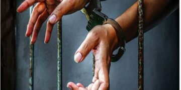 कॅमेऱ्याच्या नजरेतून चप्पल व पत्रिकेवरून 24 तासात हिंगणघाट येथील जबरी चोरीतील दोन गुन्हेगारांना अटक.