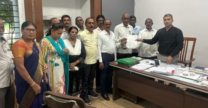 संजय गांधी निराधार योजनेच्या लाभार्थ्यांच्या खात्यात रक्कम जमा करण्याची मागणी.