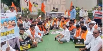 राज्यातील महायुतीचे कलंकित भ्रष्ट मंत्री यांची सरकार मधून हकलपट्टी करा, उबाठाच्या वतीने जनआक्रोश आंदोलनं.