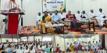 शेकडो कार्यकर्त्यांचा काँग्रेसमध्ये प्रवेश: कार्यकर्ता मेळाव्याने काँग्रेसमध्ये भरला उत्साह व जोश.