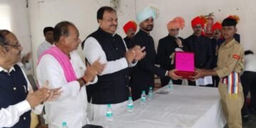 स्वातंत्र्यदिनी हिंगणघाट तहसील कार्यालय तर्फे दिव्यांगांना अंत्योदय शिधापत्रिका, विद्यार्थ्यांना शैक्षणिक साहित्य व नागरिकांना आखीव पत्रिकेचे वितरण.