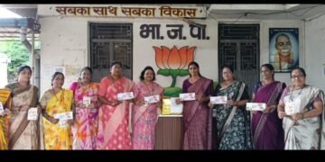 हिंगणघाट विधानसभा क्षेत्रातील लाडक्या भगिनींनी देवाभाऊंना पाठविल्या ३६०६ राख्या, भाजपा महिला मोर्चाचा पुढाकार.