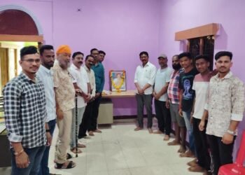 राजुरा काँग्रेसच्या वतीने स्वर्गीय राजीव गांधी यांना जयंतीनिमित्त करण्यात आले अभिवादन.