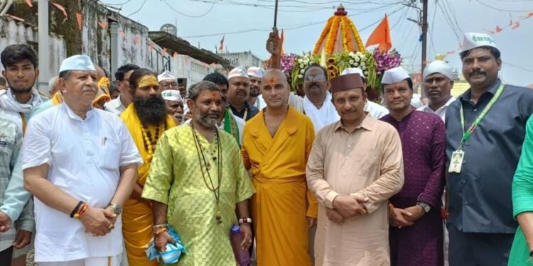 श्री.बाबा ताजुद्दीन दर्गा वाकी येथे पुण्यतिथी शताब्दी महोत्सव थाटात साजरा.