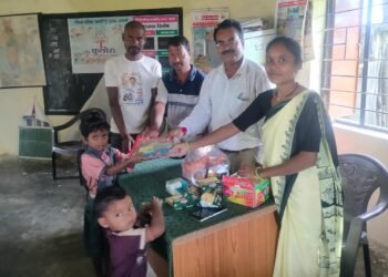 जान्हवी प्रविण चन्नावार चा वाढदिवस शैक्षणिक साहित्य वाटप करून साजरा.