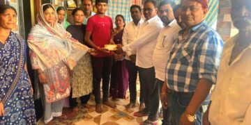 दुर्धर आजाराने ग्रासलेल्या सुमितला गडचांदूर काँग्रेस कडून मोलाची मदत.