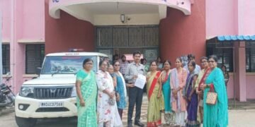 बल्लारपूर शहर वंचित बहुजन महिला आघाडीच्या वतीने राष्ट्रीय महामार्गावरचे रस्ते दुरुस्ती बाबत तहसीलदार यांना निवेदन.