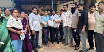 गडचांदूर: प्रीपेड मीटर बदलविण्यासाठी काँग्रेसची महावितरण कार्यालयावर धडक.