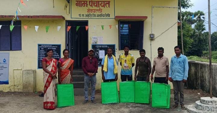 अहेरी तालुक्यातील मेडपल्ली गावातील शेतकऱ्यांना बायफ संस्थे अंतर्गत गांडूळ खत बेडचे वाटप.